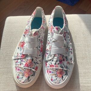 Blowfish Malibu, new shoes size 6.